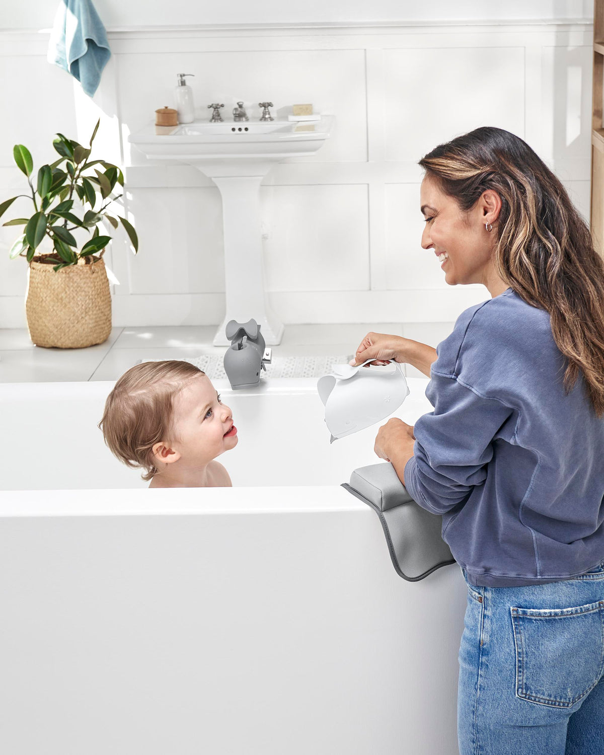 Moby Waterfall Bath Rinser - White